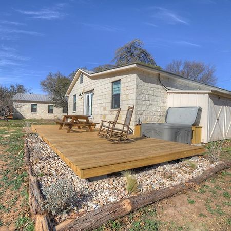 Olive St Ranch With Hottub-Grill And Party Barn Villa Fredericksburg Exterior foto