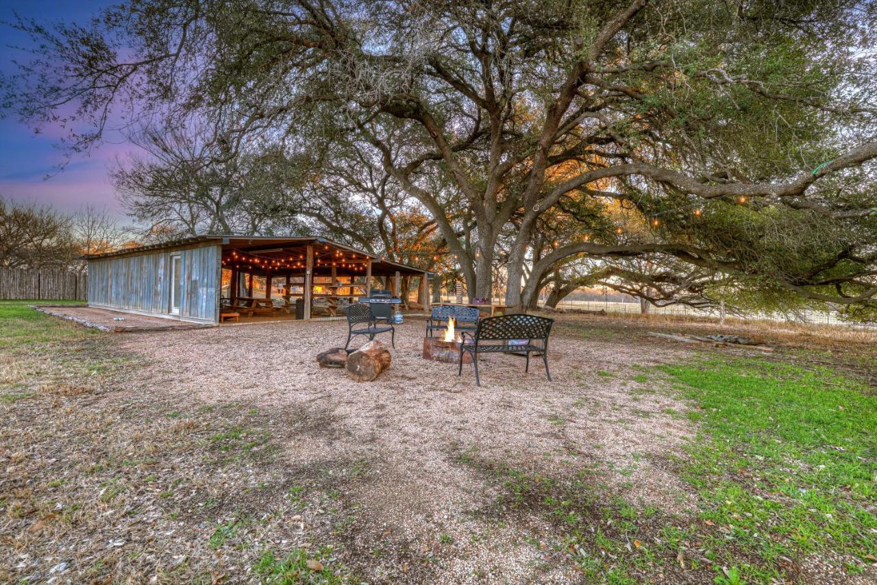 Olive St Ranch With Hottub-Grill And Party Barn Villa Fredericksburg Exterior foto